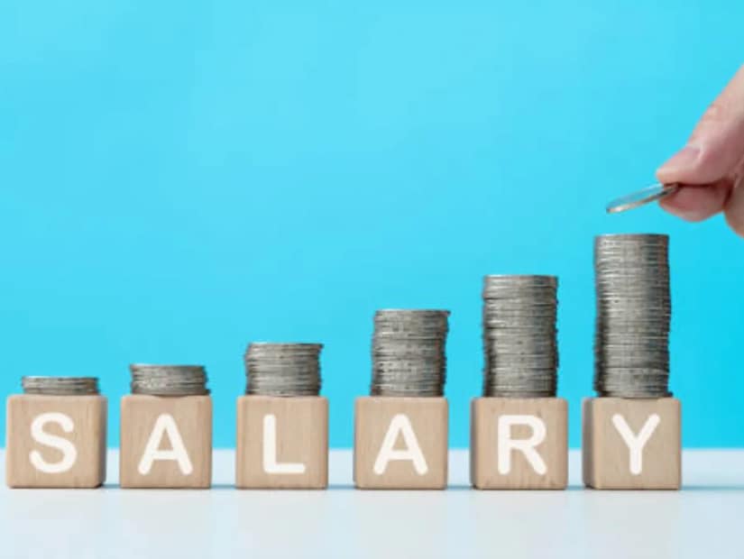 বেশ কিছু সম্মতি এবং প্রয়োগমূলক সংস্কারও অন্তর্ভুক্ত করা হয়েছে। অপরাধের ডিক্রিমিনালাইজেশনের মাধ্যমে প্রথমবার কারাদণ্ডের পরিবর্তে আর্থিক জরিমানা করা হবে এবং অপরাধের পরিমাণ বৃদ্ধি হলে কিছু নির্দিষ্ট জরিমানা সাপেক্ষে বিষয় মামলা ছাড়াই নিষ্পত্তি করা যাবে। ছাঁটাই বা কর্মবিরতির জন্য সরকারি অনুমোদনের সীমা ১০০ থেকে বাড়িয়ে ৩০০ করা হয়েছে, রাজ্যগুলিকে এটি আরও বাড়ানোর অনুমতি দেওয়া হয়েছে পারস্পরিক চুক্তির ভিত্তিতে পরিষেবা খাতে ওয়ার্ক ফ্রম হোম আনুষ্ঠানিকভাবে স্বীকৃত, অন্য দিকে, দ্রুত ফলাফলের জন্য বিরোধ নিষ্পত্তি দুই সদস্যের ট্রাইব্যুনাল দ্বারা পরিচালিত হবে। ১৪ দিনের ধর্মঘটের বাধ্যতামূলক নোটিসের লক্ষ্য হল আকস্মিক বিঘ্ন রোধ করা এবং ধর্মঘটে মাস ক্যাজুয়াল লিভ অন্তর্ভুক্ত করা।