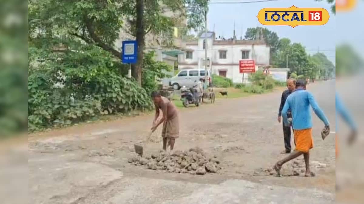 পশ্চিম মেদিনীপুর: সড়ক মরণফাঁদ নয়! স্থানীয় বাসিন্দারা নিজেরাই অনুদান সংগ্রহ করে রাজ্য সড়ক মেরামত শুরু করেছিলেন, শালবনি সামাজিক দায়বদ্ধতার উজ্জ্বল উদাহরণ পশ্চিম মেদিনীপুর: সড়ক মরণফাঁদ নয়! স্থানীয় বাসিন্দারা নিজেরাই অনুদান সংগ্রহ করে রাজ্য সড়ক মেরামত শুরু করেছিলেন, শালবনি সামাজিক দায়বদ্ধতার উজ্জ্বল উদাহরণ