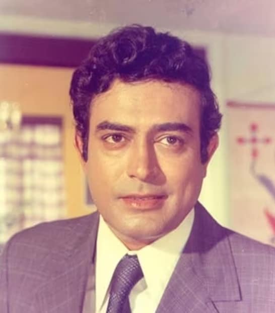 একটি পুরনো সাক্ষাৎকারে সুলক্ষণা সঞ্জীবের সঙ্গে তাঁর বন্ধনকে সবচেয়ে তীব্র প্রেম বলে বর্ণনা করেছিলেন যা তিনি আর কখনও অনুভব করেননি। সুলক্ষণা এবং সঞ্জীব কুমার দুজনেই কর্কট রাশির জাতক জাতিকা ছিলেন এবং অভিনেত্রী বিশ্বাস করতেন যে তাঁরা একই রকম গভীরভাবে আবেগপ্রবণ এবং সংবেদনশীল। তার জন্য অন্য কোনও সম্পর্ক কখনও সঞ্জয়ের প্রতি তাঁর অনুভূতির কাছাকাছিও আসেনি।