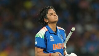 শেষ পর্যন্ত ৭৮ বলে ৮৭ রানের ইনিংস খেলে আউট হন শেফালি ভার্মা। ২টি ছয় ও ৭টি চারে সাজানো তাঁর ইনিংস। সেঞ্চুরি হাতছাড়া হলেও, বিশ্বকাপ ফাইনালে যে ইনিংস খেললেন শেফালি তা চিরস্মরণীয় হয়ে থাকবে।