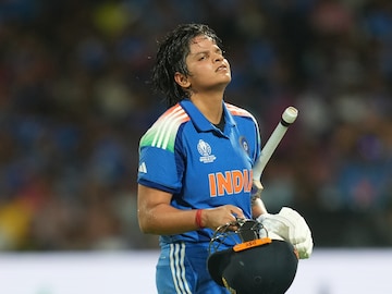 শেষ পর্যন্ত ৭৮ বলে ৮৭ রানের ইনিংস খেলে আউট হন শেফালি ভার্মা। ২টি ছয় ও ৭টি চারে সাজানো তাঁর ইনিংস। সেঞ্চুরি হাতছাড়া হলেও, বিশ্বকাপ ফাইনালে যে ইনিংস খেললেন শেফালি তা চিরস্মরণীয় হয়ে থাকবে।