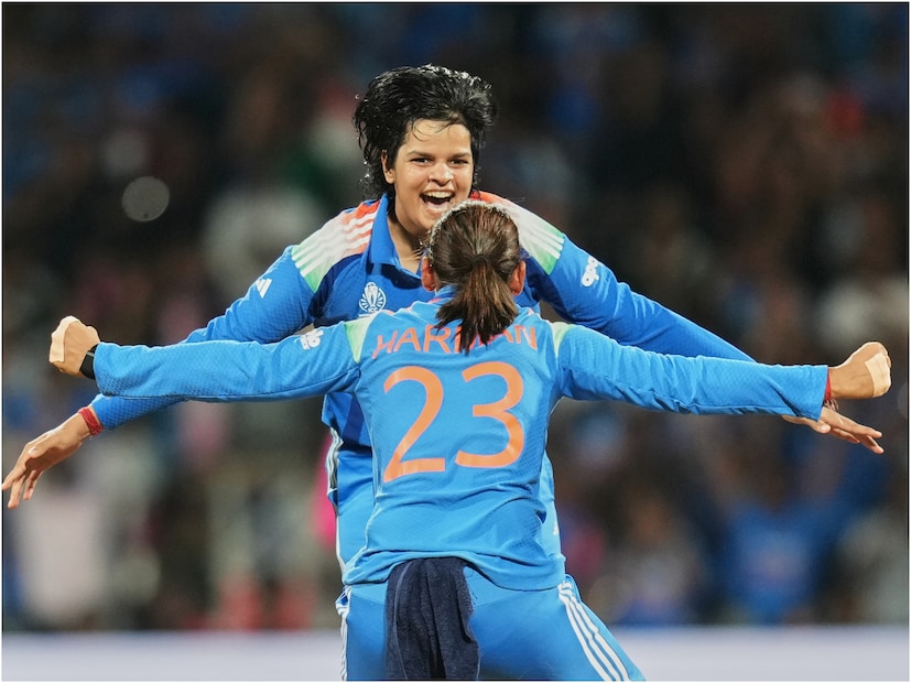 রেকর্ড করে প্লেয়ার অফ দ্য ম্যাচ হয়েছেন শাফালি ভর্মা৷ সবচেয়ে কম বয়সে বিশ্বকাপ ফাইনালে অর্ধশতরান করার পাশাপাশি সবচেয়ে ছোট বয়সেই প্লেয়ার অফ দ্য ম্যাচ৷