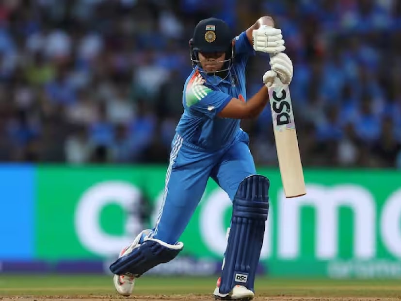 তিন বছর পর এটি শাফালি ভার্মার প্রথম ওয়ানডে হাফ সেঞ্চুরি। তার আগের হাফ সেঞ্চুরিটি ছিল ২০২২ সালের জুলাই মাসে। এই সময়ের মধ্যে, শাফালি ৯ বার ১৫ বা তার কম রান করেছেন, যেখানে তিনি ৬ বার মাত্র একক রান করতে পেরেছেন।