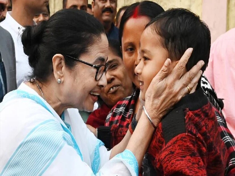 সেই প্রকল্প সম্পর্কেই মুখ্যমন্ত্রী মমতা বন্দ্যোপাধ্যায় এক্স হ্যান্ডেলে লেখেন, পশ্চিমবঙ্গ সরকার আমাদের শিশুদের সর্বোত্তম স্বাস্থ্যসেবার জন্য সর্বদা প্রতিশ্রুতিবদ্ধ। 'শিশুসাথী' ২০১৩ সালে চালু হওয়া একটি প্রধান প্রকল্প। এই প্রকল্পে ৩০০ কোটি টাকা ব্যয়ে ৬৩,০০০ -এরও বেশি শিশুর জন্মগত হৃদরোগ, ঠোঁট/তালু কাটা, ক্লাবফুট এবং নিউরাল টিউব ত্রুটির জন্য বিনামূল্যে চিকিৎসা প্রদান করেছে, যাতে কোনও শিশু পরিষেবা থেকে বাদ না পড়ে!