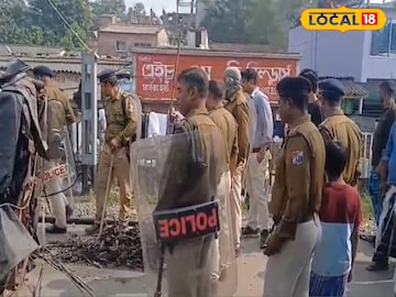 মগরাহাট স্টেশন থেকে দোকান উচ্ছেদ করছে রেল কর্তৃপক্ষ মগরাহাট স্টেশন থেকে দোকান উচ্ছেদ করছে রেল কর্তৃপক্ষ