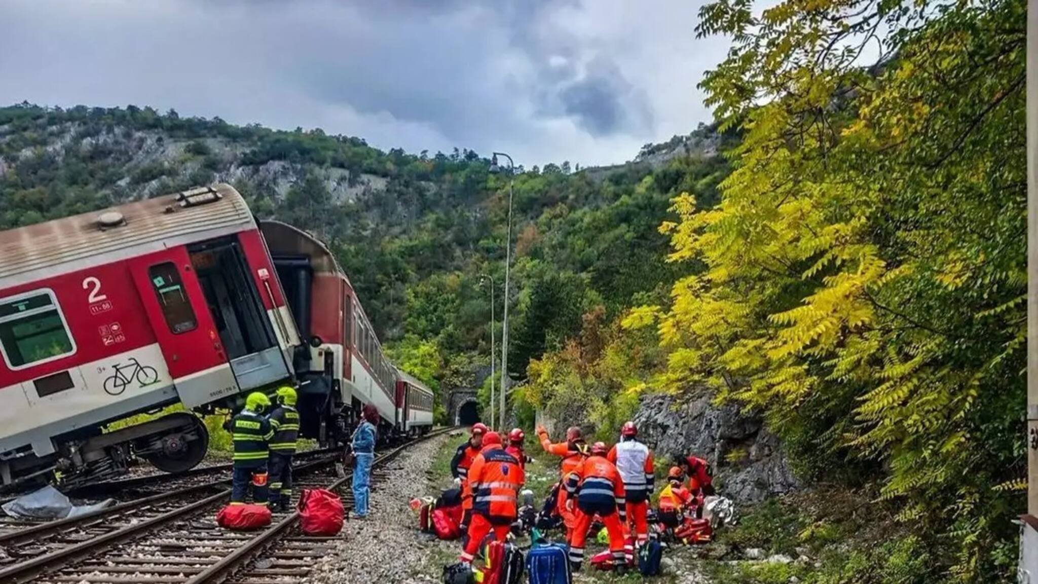 Slovakia Train Accident: স্লোভাকিয়ায় দুই ট্রেনের ভয়াবহ সংঘর্ষ ! বহু সংখ্যক যাত্রী আহত