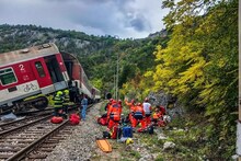 স্লোভাকিয়ায় দুই ট্রেনের ভয়াবহ সংঘর্ষ ! বহু সংখ্যক যাত্রী আহত