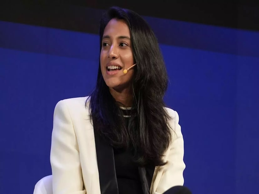 এরই মধ্যে স্মৃতির পুরনো এক সাক্ষাৎকারের ভিডিও ক্লিপস ভাইরাল হয়েছে। ‘কৌন বনেগা ক্রোড়পতি’ অনুষ্ঠানে এসেছিলেন স্মৃতি। সেখানে এক অনুরাগী তাঁকে প্রশ্ন করেছিলেন, কেমন জীবনসঙ্গী পছন্দ আপনার?