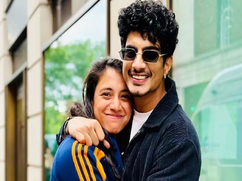 ২০১৯  থেকে পলাশ মুচ্ছলের সঙ্গে প্রেম করছেন স্মৃতি মান্ধানা। পলাশ বলিউডের একজন বিখ্যাত মিউজিক ডিরেক্টর এবং চলচ্চিত্র নির্মাতা। হিন্দি সিনেমার  জগতে তিনি নিজের আলাদা জায়গা তৈরি করেছেন৷