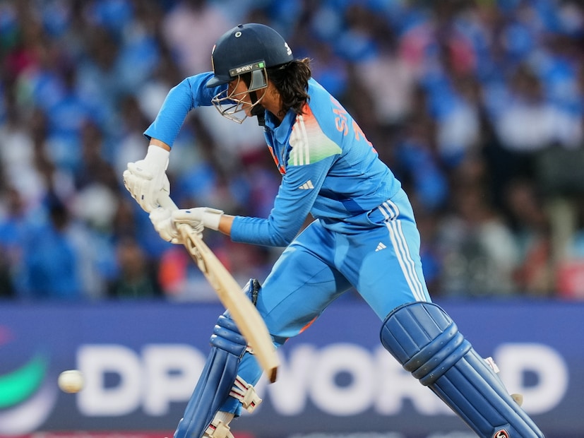 ২০২৫ সালের মহিলা বিশ্বকাপে ভারতের ওপেনার স্মৃতি মন্ধনা ইতিহাস গড়েছেন। দক্ষিণ আফ্রিকার বিপক্ষে ফাইনালে দুর্দান্ত ব্যাটিং করে তিনি এক বিশ্বকাপে সর্বাধিক রান করা ভারতীয় ব্যাটার হয়েছেন। ২০১৭ সালে মিতালি রাজের ৪০৯ রানের রেকর্ডকেও ছাড়িয়ে গিয়েছেন স্মৃতি।