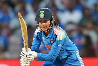 বিশ্বকাপ ফাইনালে বিশ্বরেকর্ড গড়লেন স্মৃতি মন্ধনা, ভাঙলেন কিংবদন্তীর নজির