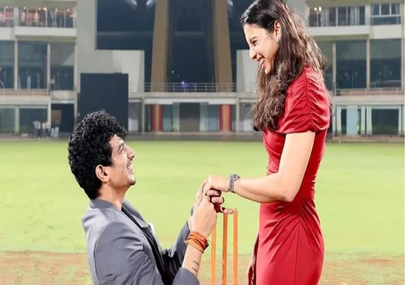 বিয়ের অনুষ্ঠানের মাঝে হাসপাতালে ভর্তি হয়েছেন স্মৃতি মান্ধানার বাবা। তার পরই অসুস্থ হয়ে পড়েন স্মৃতির হবু স্বামী পলাশ মুচ্ছল। এমন পরিস্থিতিতে বিয়ে সংক্রান্ত সমস্ত পোস্ট মুছে ফেললেন স্মৃতি। এখন প্রশ্ন উঠতে, স্মৃতির বিয়ের পরবর্তী তারিখ তবে কবে!