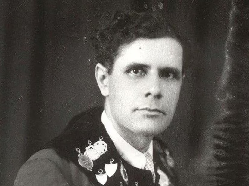 সোহরাব মোদিই তাঁর নাম রেখেছিলেন লতিকা। তিনি তাঁকে ১৯৪৪ সালের চলচ্চিত্র পরখ-এ কাজ দেন। লতিকার অভিনয় মানুষকে মুগ্ধ করেছিল এবং শীঘ্রই তাঁকে বেশ কয়েকটি ছবির সঙ্গে যুক্ত করা হয়েছিল। তাঁর কেরিয়ারের লতিকা কিংবদন্তি অভিনেতা রাজ কাপুর এবং দিলীপ কুমারের সঙ্গেও কাজ করেছিলেন।