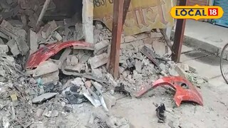 ঘটনাস্থলে গাড়ির বিভিন্ন অংশ পড়ে রয়েছে