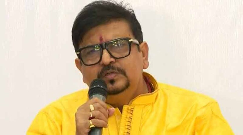 তাঁর ও তাঁর ঘনিষ্ঠ দক্ষিণ দমদম পৌরসভার কাউন্সিলর নিতাই দত্তের বাড়িতে ইডির হানা প্রসঙ্গে দমকলমন্ত্রী আরও বলেন, 