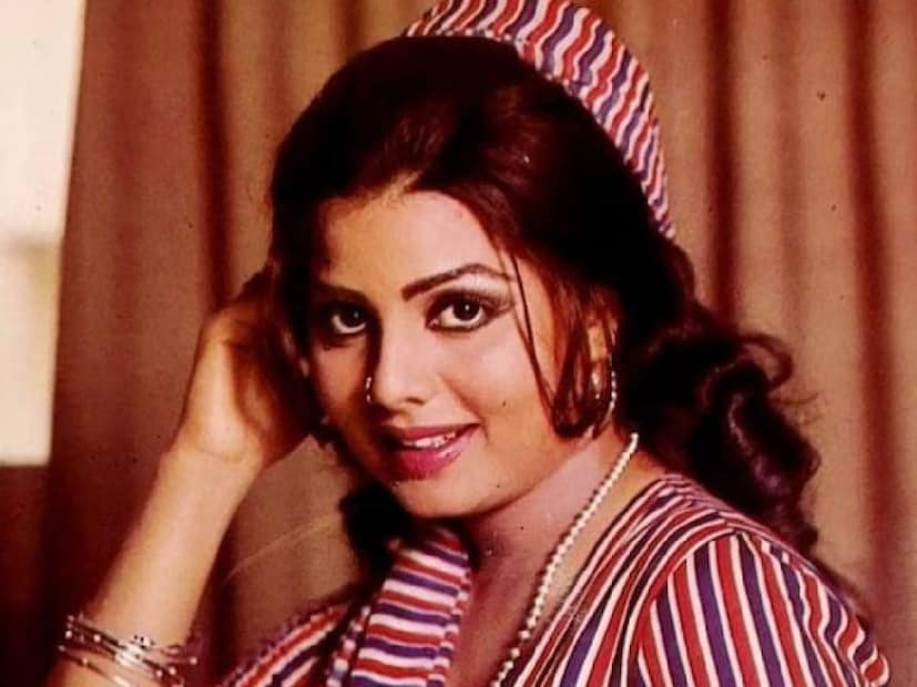 তিনি ১৯৫৪ সালের ১২ জুলাই ছত্তিশগড়ের রায়গড়ে জন্মগ্রহণ করেন। তিনি নয় বছর বয়স থেকে গান গাওয়া শুরু করেন। ১৯৬৭ সালের 