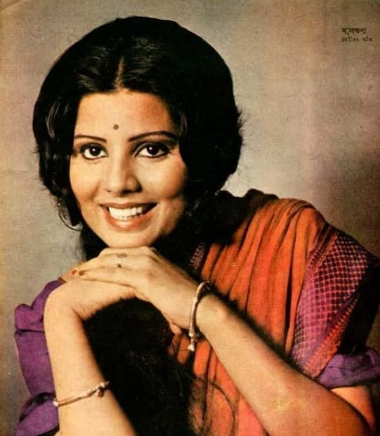 তিনি আর কেউ নন, সদ্য প্রয়াত নায়িকা সুলক্ষণা পণ্ডিত, তাঁর হৃদয় সর্বদা সঞ্জীব কুমারের প্রতি নিবেদিত ছিল। তাঁদের গল্প শুরু হয়েছিল ১৯৭৫ সালে উলঝন ছবির সেটে, যেখানে স্ক্রিন ভাগ করে নেওয়া মুহূর্তগুলো শীঘ্রই সুলক্ষণার জন্য আরও গভীর কিছুতে পরিণত হয়েছিল।