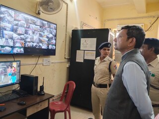 * নিরাপত্তার হাল কেমন? খতিয়ে দেখলেন DRM মালদা