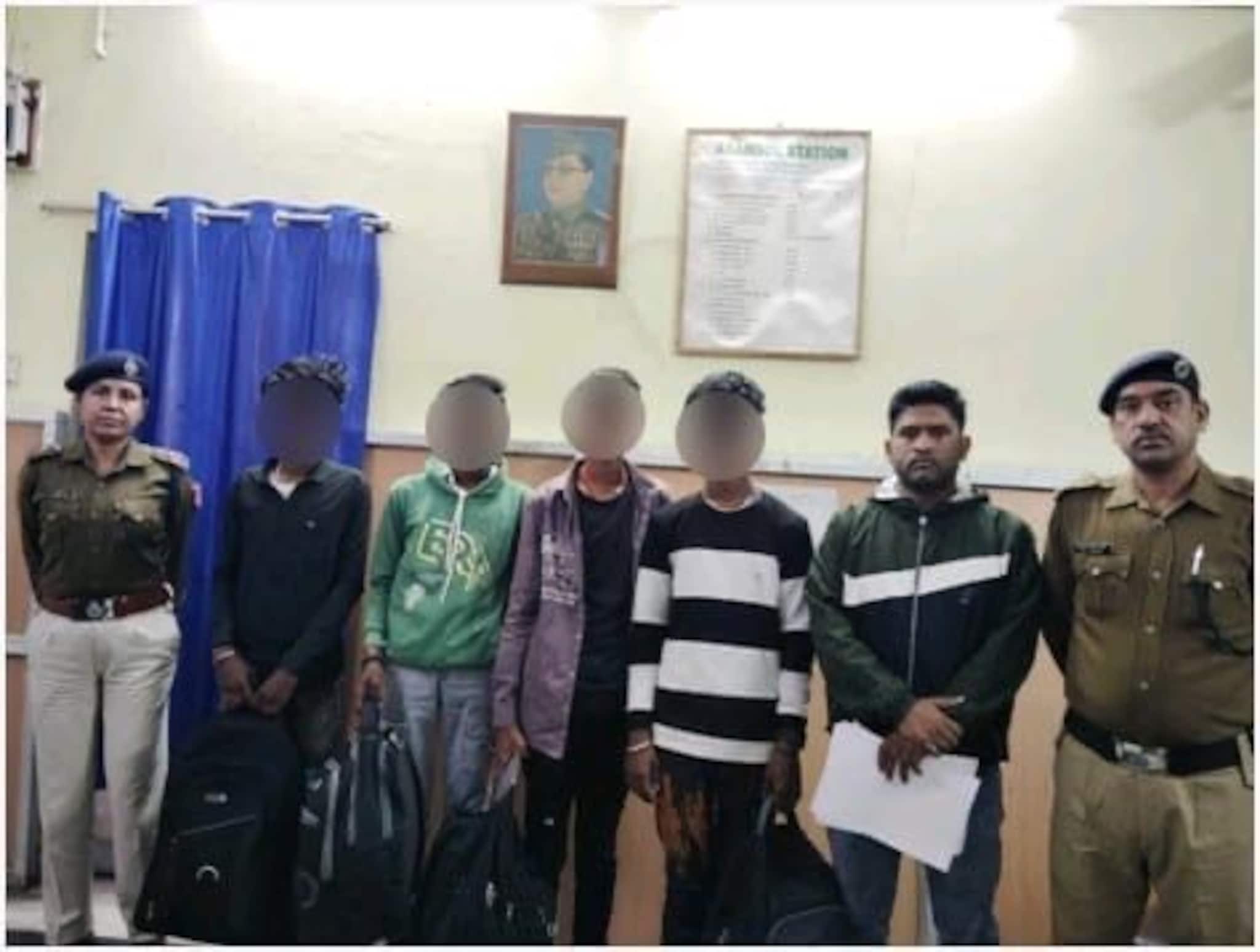 ট্রেনের ভিতর অভিভাবক ছাড়াই ঘুরছিল শিশুরা... ছয় নাবালককে উদ্ধার করল আরপিএফ