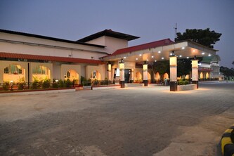 লিফ্ট, ওভারব্রিজ থেকে চকচকে ওয়েটিং রুম! বয়স্কদের জন্য ঢেলে সাজছে কামাখ্যাগুড়ি স্টেশন