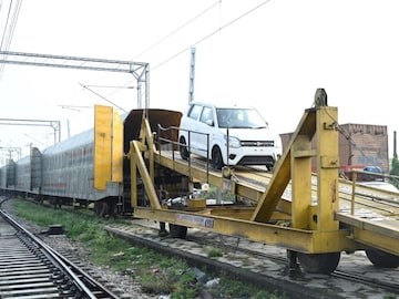 * উত্তর পূর্ব ভারতে বাড়ছে আরও গতিশক্তি টার্মিনাল