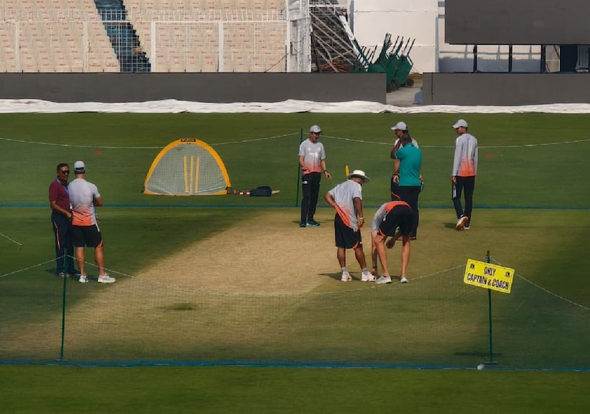 তিনি সৌরভ গঙ্গোপাধ্যায়। ক্রিকেট জীবনে কখনও আপোস করেননি। প্রশাসক হিসেবে তাঁর কাছ থেকে বাড়তি সুবিধা পাবেন কেউ, সেটা তো হয় না। সামনে যতই ভারতীয় দলের কোচ গম্ভীর থাকুন না কেন, সৌরভকে কর্তব্য থেকে নড়ানো এত সহজ নয়।