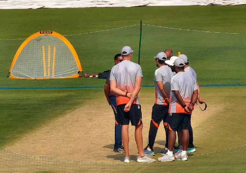 কিউরেটর সুজন মুখোপাধ্যায় অদ্ভুত চাল দিলেন। অর্থাৎ ভারতীয় দল যেমন চেয়েছিল, তেমন পুরোপুরি টার্নিং উইকেট পাবে না ইডেনে। কারণ ম্যাচ যাতে তিনদিনে শেষ না হয়ে যায়! খেলা হতে হবে পাঁচ দিনই।