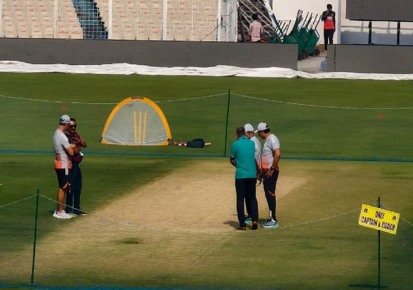 ক্যাপ্টেন গিল বলে গেলেন, টিম একরকম ফাইনাল করে ফেলেছিলাম। তবে গতকাল একরকম উইকেট ছিল, আজ আরেকরকম লাগছে। আগামীকাল এসে দেখতে হবে উইকেট কেমন দেখাচ্ছে। ভারতে স্পিনাররা বেশি সুবিধা পায় সাধারণত। 