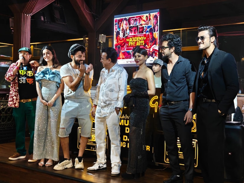 ‘আমাদের ছবিটি বেশ আলাদা কারণ আমরা যে ন্যারেটিভ এবং ভিজ্যুয়াল ট্রিটমেন্ট ব্যবহার করেছি, তেমন কিছু দর্শক সাধারণত অন্যান্য ছবিতে খুব বেশি দেখতে পান না