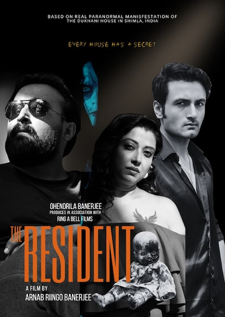 ভুতুড়ে বাড়ির পৃথিবীতে অভাব নেই, আমাদের এই দেশেও তা অগুনতি। সেই সব সত্যি ভূতের গল্প, ভূতের বাড়ির গল্প এবার জীবন্ত হয়ে উঠবে দ্য রেসিডেন্ট ফ্র্যাঞ্চাইজিতে। অর্ণব রিঙ্গো বন্দ্যোপাধ্যায়ের চিত্রনাট্য, নির্দেশনা , চিত্রগ্রহণ, পরিচালনা, সম্পাদনা, সঙ্গীতে ঋদ্ধ এই হরর প্লটের ফার্স্ট লুক সম্প্রতি প্রকাশ্যে এল। প্রথম দেখা যাবে দ্য কেস অফ HZ26।  ভুতুড়ে বাড়ির পৃথিবীতে অভাব নেই, আমাদের এই দেশেও তা অগুনতি। সেই সব সত্যি ভূতের গল্প, ভূতের বাড়ির গল্প এবার জীবন্ত হয়ে উঠবে দ্য রেসিডেন্ট ফ্র্যাঞ্চাইজিতে। অর্ণব রিঙ্গো বন্দ্যোপাধ্যায়ের চিত্রনাট্য, নির্দেশনা , চিত্রগ্রহণ, পরিচালনা, সম্পাদনা, সঙ্গীতে ঋদ্ধ এই হরর প্লটের ফার্স্ট লুক সম্প্রতি প্রকাশ্যে এল। প্রথম দেখা যাবে দ্য কেস অফ HZ26।