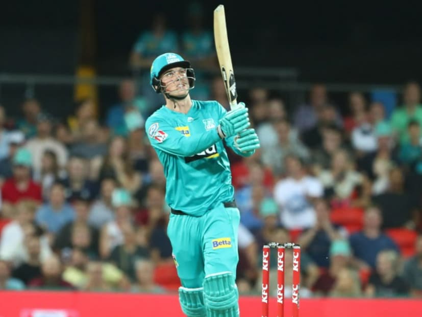 ৩. টম ব্যান্টন: রহমানউল্লাহ গুরবাজ ও কুইন্টন ডি কককে রিলিজ করায় ওপেনার–কাম–উইকেটকিপারের প্রয়োজন কেকেআরে। সে ক্ষেত্রে টম ব্যান্টন হতে পারেন নির্ভরযোগ্য পছন্দ। ১৯৩ টি-২০ ম্যাচে ৪,৭০০–র বেশি রান ও ১৪৩.৭৪ স্ট্রাইক রেট তার দক্ষতার প্রমাণ। স্পিন ভালো খেলার পাশাপাশি নিয়মিত দ্রুত রান তোলায় তিনি কেকেআরের ব্যাটিং অর্ডারে গতি আনতে পারেন। আগেও কেকেআরে খেলার অভিজ্ঞতা রয়েছে তার।