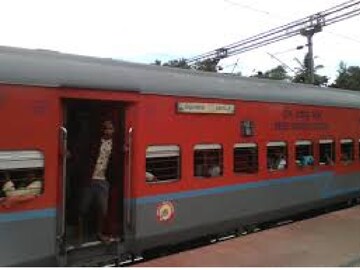 তিরুনেলভেলি–পুরুলিয়া এক্সপ্রেসের নতুন রূপ! বাড়ছে কোচ, এসি এবং নন এসি সব সুবিধাই এবার সহজে তিরুনেলভেলি–পুরুলিয়া এক্সপ্রেসের নতুন রূপ! বাড়ছে কোচ, এসি এবং নন এসি সব সুবিধাই এবার সহজে