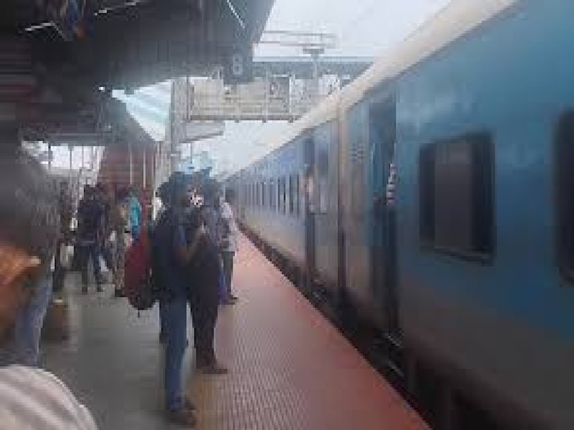 যাত্রাপথ সংক্ষিপ্ত করা হয়েছে ঝাড়গ্রাম-ধানবাদ-ঝাড়গ্রাম মেমু এক্সপ্রেসের। আজ ২৪ ও আগামী ২৮ নভেম্বর ঝাড়গ্রাম-ধানবাদ-ঝাড়গ্রাম মেমু এক্সপ্রেসের বোকারো রেল স্টেশনে যাত্রা সমাপ্ত ও সূচনা হবে। বোকারো-ধানবাদ-বোকারো সেকশনে পরিষেবা বাতিল থাকবে।