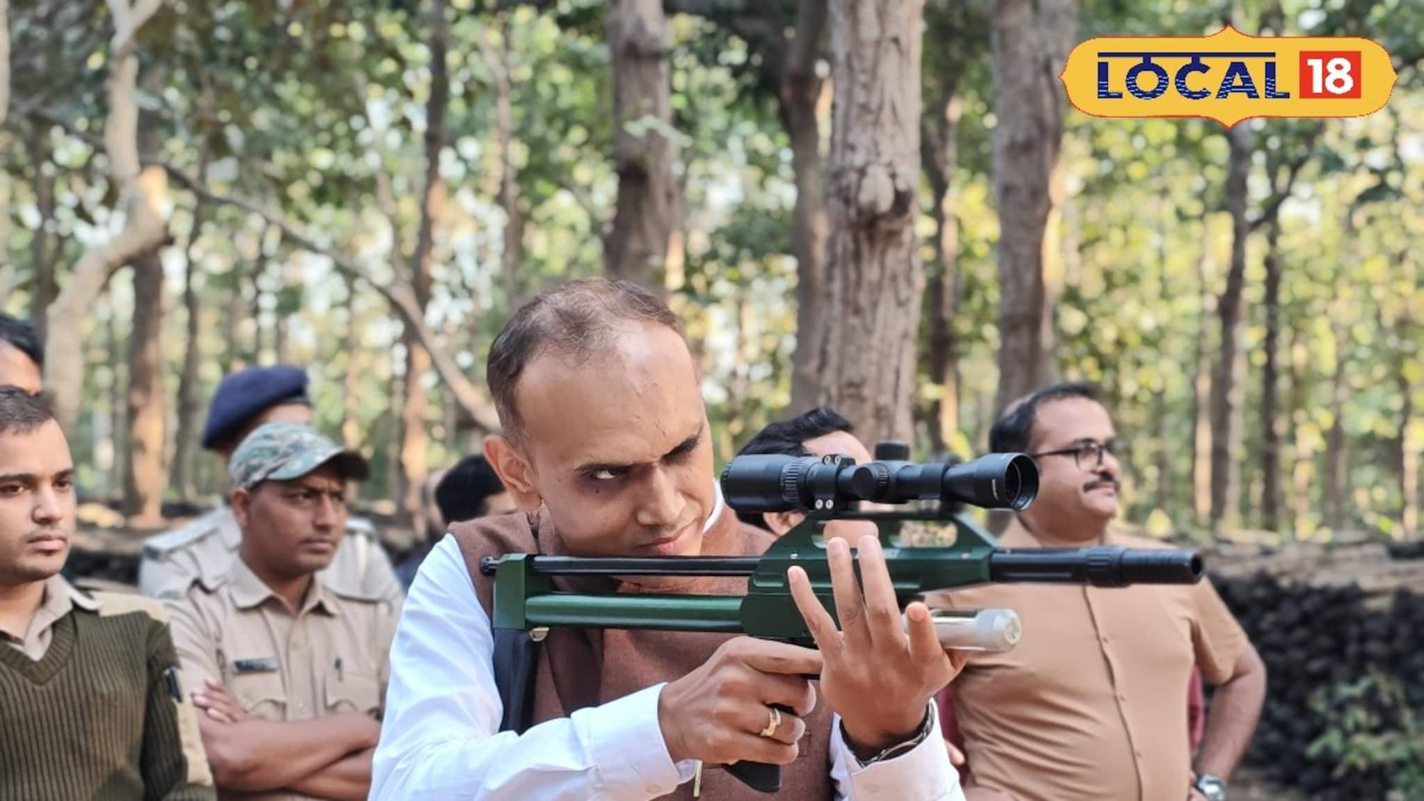 Bankura News: হাতিকে ঘুম পাড়াতে বাঁকুড়ায় এবার বিদেশি বন্দুকের ব্যবহার! ডেনমার্ক থেকে এল ট্রাঙ্কুলাইজার, চালালেন আধিকারিকেরা 