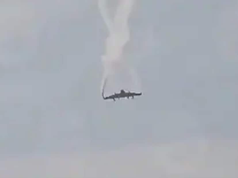 ভেঙে পড়ল তুরস্কের সেনার কার্গো বিমান! মঙ্গলবার আজারবাইজান এবং জর্জিয়া সীমান্তে ভেঙে পড়ে তুরস্কের সি-১৩০ বিমানটি। সেই দেশের মন্ত্রক জানিয়েছে, এই মুহূর্তে উদ্ধারকাজ চলছে। বিমানটিতে ২০ জন সেনাকর্মী ছিলেন ৷ তাঁদের প্রত্যেকেরই মৃত্যু হয়েছে বলে খবর ৷ (Photo: X) ভেঙে পড়ল তুরস্কের সেনার কার্গো বিমান! মঙ্গলবার আজারবাইজান এবং জর্জিয়া সীমান্তে ভেঙে পড়ে তুরস্কের সি-১৩০ বিমানটি। সেই দেশের মন্ত্রক জানিয়েছে, এই মুহূর্তে উদ্ধারকাজ চলছে। বিমানটিতে ২০ জন সেনাকর্মী ছিলেন ৷ তাঁদের প্রত্যেকেরই মৃত্যু হয়েছে বলে খবর ৷ (Photo: X)