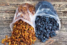 সোনালি না কালো কিশমিশ, ত্বক, চুল থেকে লিভার ভাল রাখতে কোনটা খাবেন? জানালেন পুষ্টিবিদ