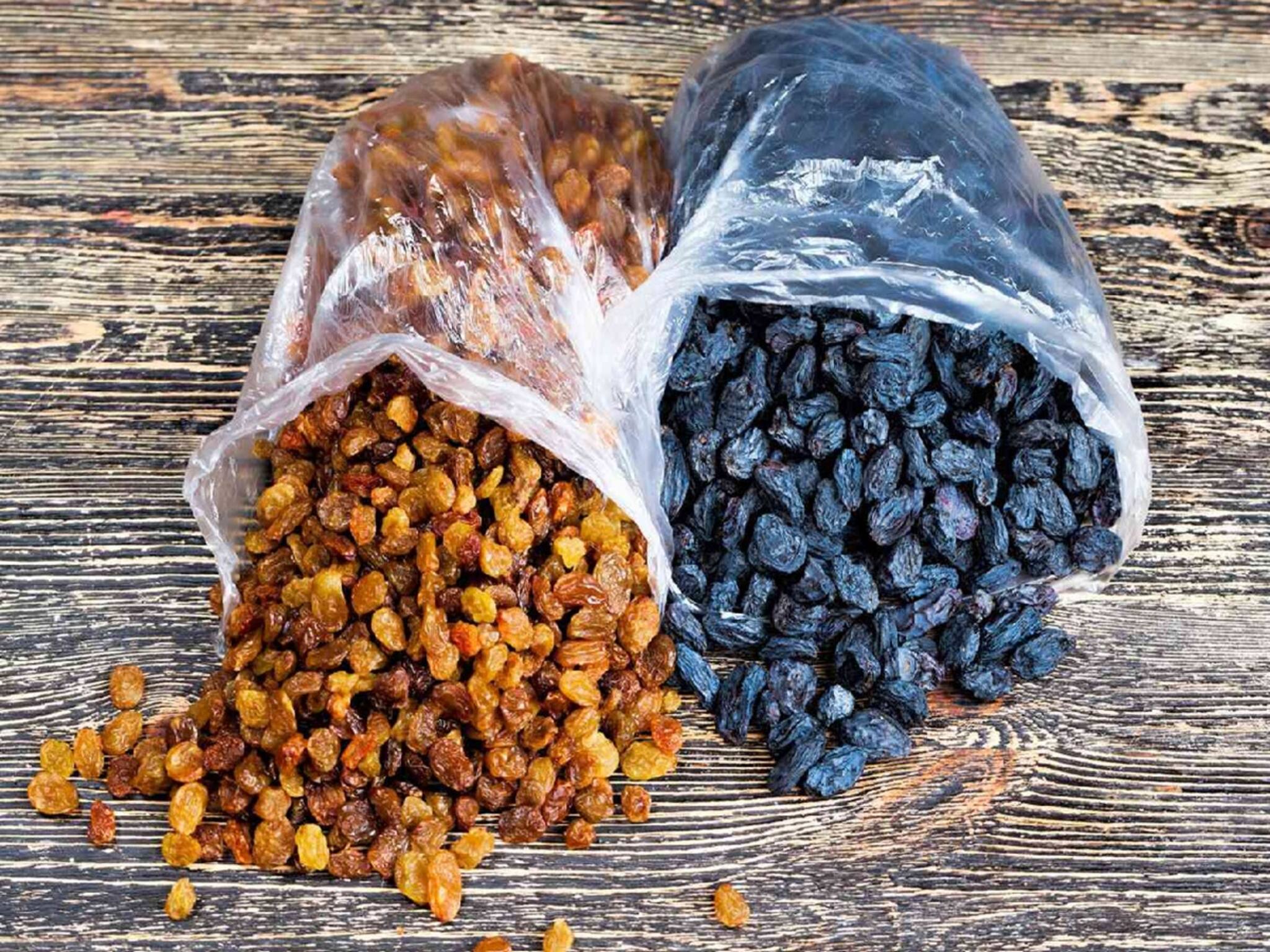 Golden Raisin VS Black Raisin: সোনালি না কালো কিশমিশ, ত্বক, চুল থেকে লিভার ভাল রাখতে কোনটা খাবেন? জানালেন পুষ্টিবিদ