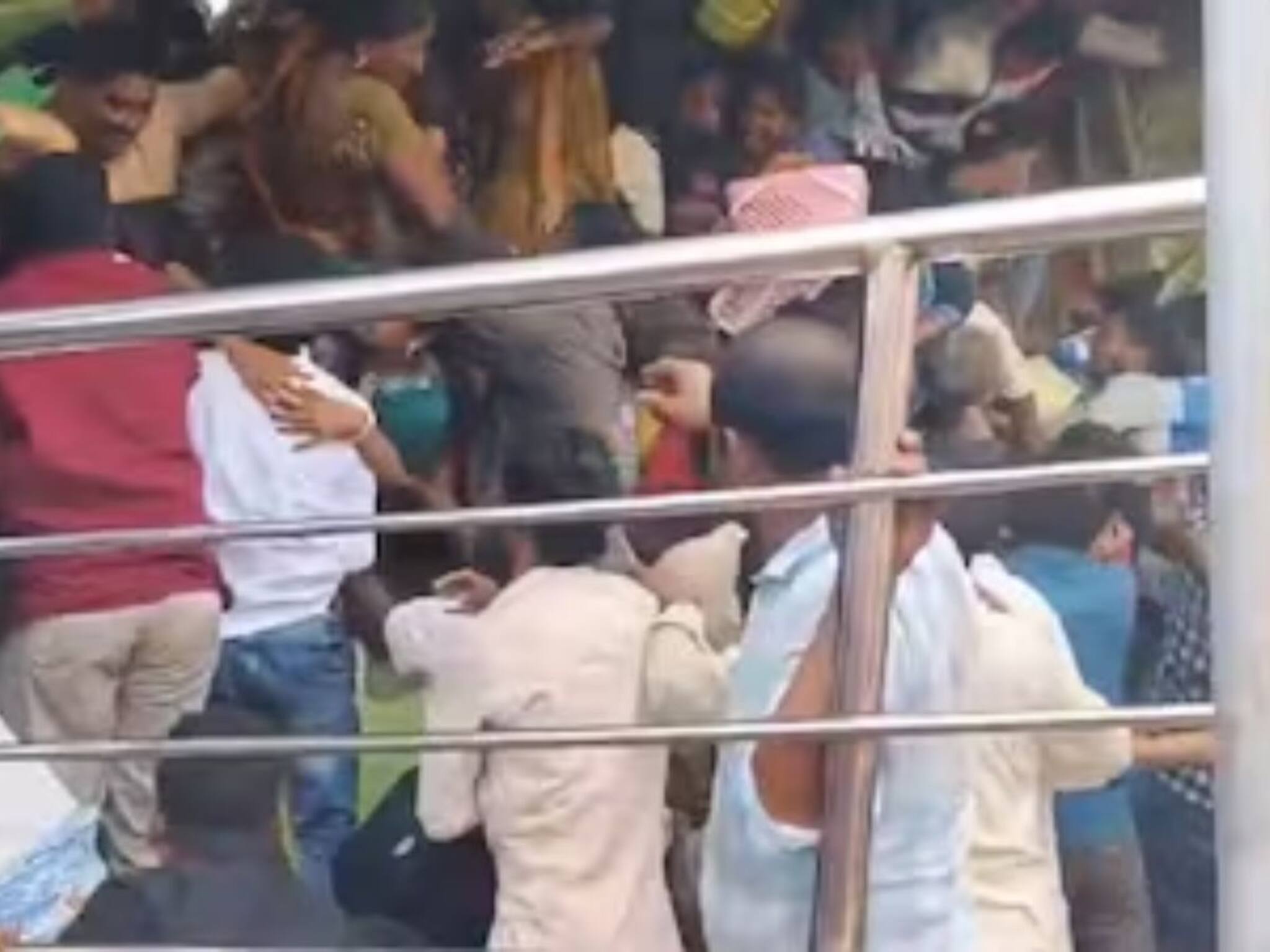 Stampede At Venkateswara Swamy Temple: ভক্তদের প্রবল ভিড়, ঠেলাঠেলি! অন্ধ্রপ্রদেশের ভেঙ্কটেশ্বর স্বামী মন্দিরে পদপিষ্ট হয়ে মৃত কমপক্ষে ৯