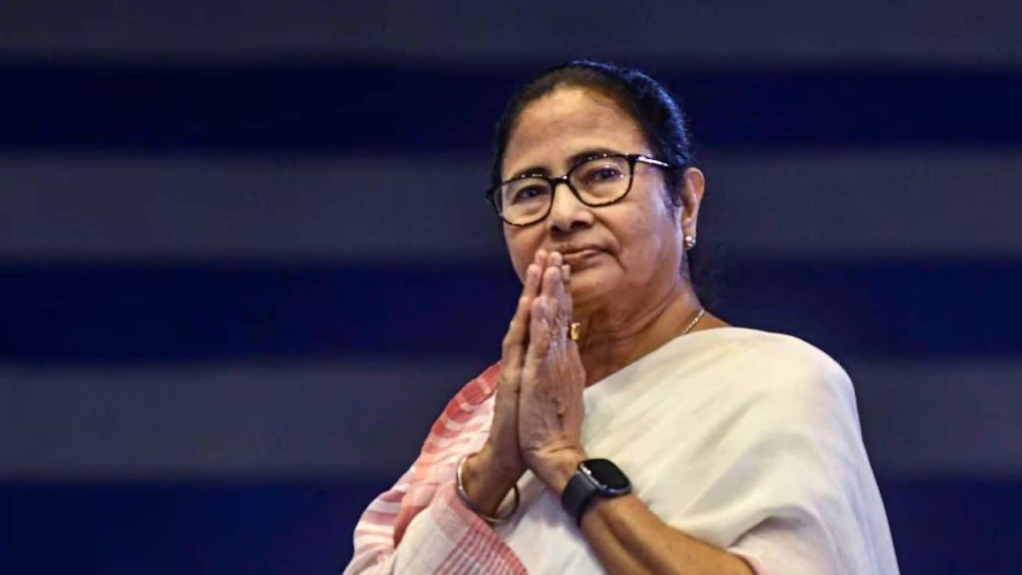 'ভালোবাসা দীর্ঘজীবী হোক!' ভ্যালেটাইন্স ডে-তে ভালবাসার বার্তা মমতার!