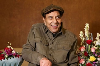 ICU-তে থাকাকালীন গোপনে অসুস্থ ধর্মেন্দ্রর ভিডিও তোলার অভিযোগ! গ্রেফতার হাসপাতাল কর্মী