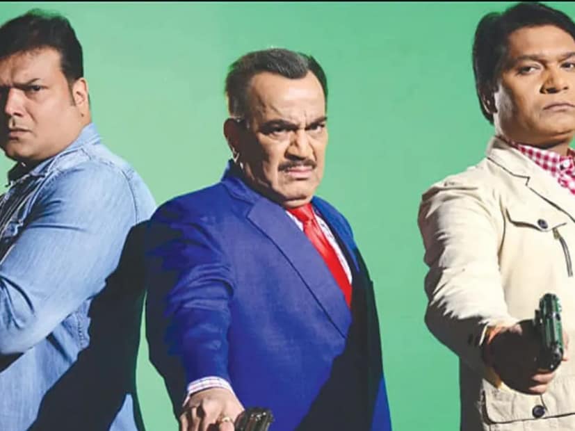 টিভির পর্দায় অন্যতম সফল বিখ্যাত ক্রাইম শো হল সিআইডি৷ কয়েক দশক ধরে সমান জনপ্রিয়তা ধরে রেখেছে CID৷ বাস্তবের ঘটনা থেকে অনুপ্রাণিত এই শোয়ের প্রত্যেক চরিত্র এই শোয়ের দরুণ বহুল জনপ্রিয় হয়ে ওঠে৷ CID-প্রেমীরা সকলেই চেনেন ‘দয়া’কে৷ টিভির পর্দায় অন্যতম সফল বিখ্যাত ক্রাইম শো হল সিআইডি৷ কয়েক দশক ধরে সমান জনপ্রিয়তা ধরে রেখেছে CID৷ বাস্তবের ঘটনা থেকে অনুপ্রাণিত এই শোয়ের প্রত্যেক চরিত্র এই শোয়ের দরুণ বহুল জনপ্রিয় হয়ে ওঠে৷ CID-প্রেমীরা সকলেই চেনেন ‘দয়া’কে৷