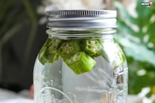 ওজন কমাতে পারে, ডায়বেটিসেও কার্যকর! ঢেঁড়শ ভেজানো জলের উপকারিতা শুনলে অবাক হবেন