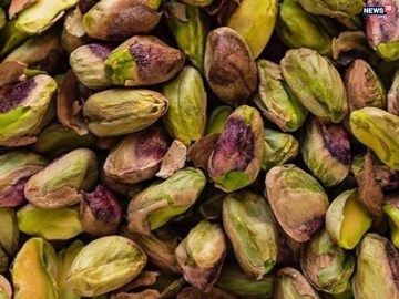 ত্বকের উজ্জ্বলতা বাড়াতে পেস্তাবাদাম কার্যকর; প্রতিদিন খেলেই মুখে দেখা দেবে গ্লো