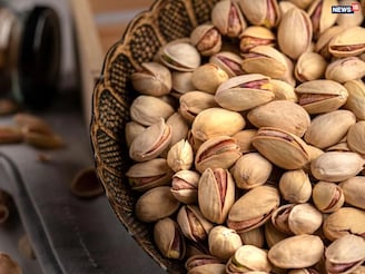 ত্বকের উজ্জ্বলতা বাড়াতে পেস্তাবাদাম কার্যকর; প্রতিদিন খেলেই মুখে দেখা দেবে গ্লো