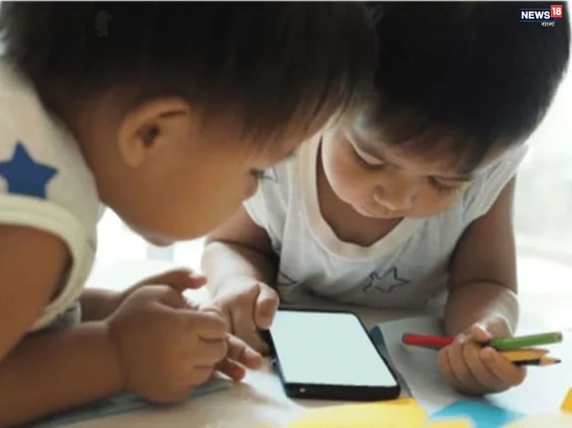 যা দেখলে অভিভাবকদের তৎক্ষণাৎ সতর্ক হতে হবে—১- স্ক্রিন বন্ধ করতেই কান্না বা চিৎকার, ২- স্বাভাবিক খেলাধুলো বা পড়াশোনায় আগ্রহ কমে যাওয়া, ৩-ঘুম কমে যাওয়া বা ঘুমের সময়ের অনিয়ম, ৪- চোখ ব্যথা, মাথাব্যথা বা চোখে জ্বালা