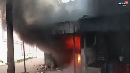 জ্বালানি তেলের গোডাউনে বিধ্বংসী আগুন জ্বালানি তেলের গোডাউনে বিধ্বংসী আগুন