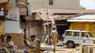 ৪ বছর ধরে সহকর্মীর সঙ্গে পরকীয়া! গুজরাতে স্ত্রী ও ২ সন্তানকে নৃশংস খুন সরকারি কর্তার, দেহ মিলল বাড়ির জমিতেই