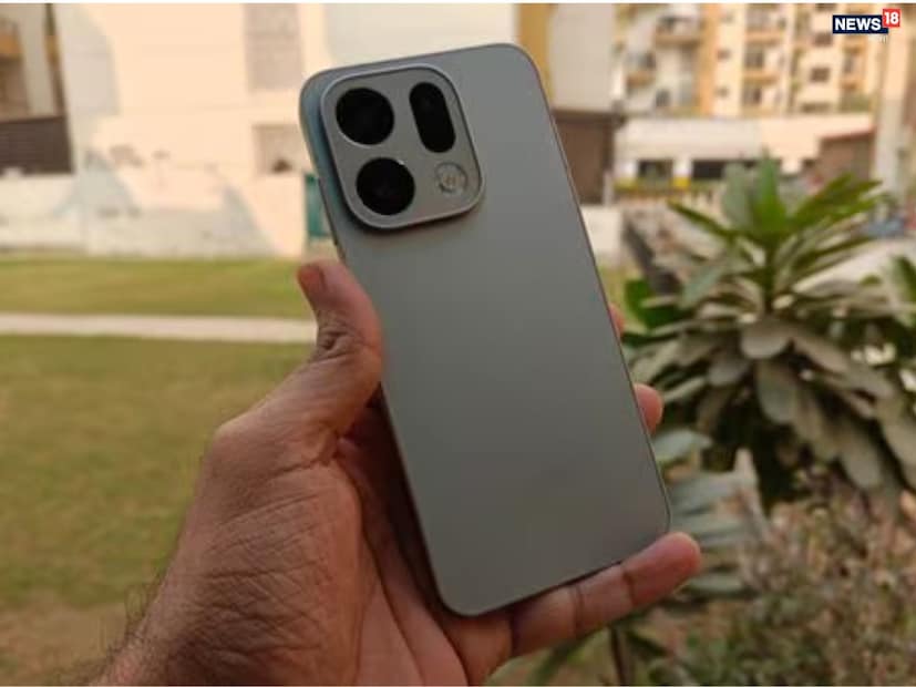 Oppo Find X9 এবং Find X9 Pro-এর ভারতে দামভারতে Oppo Find X9-এর বেস ১২GB + ২৫৬GB ভ্যারিয়েন্টের দাম ৭৪,৯৯৯ টাকা থেকে শুরু হচ্ছে, যেখানে ১৬GB + ৫১২GB মডেলের দাম ৮৪,৯৯৯ টাকা। ভারতে Find X9 Pro-এর দাম ১,০৯,৯৯৯ টাকা এবং এটি সিলভার এবং চারকোল রঙের বিকল্পে পাওয়া যাচ্ছে। ক্যামেরার জন্য বিশেষ Hasselblad টেলিকনভার্টার কিটের দাম দেশে ২৯,৯৯৯ টাকা। Find X9 সিরিজটি ২১ নভেম্বর, ২০২৫ থেকে ভারতে বিক্রি শুরু হবে।