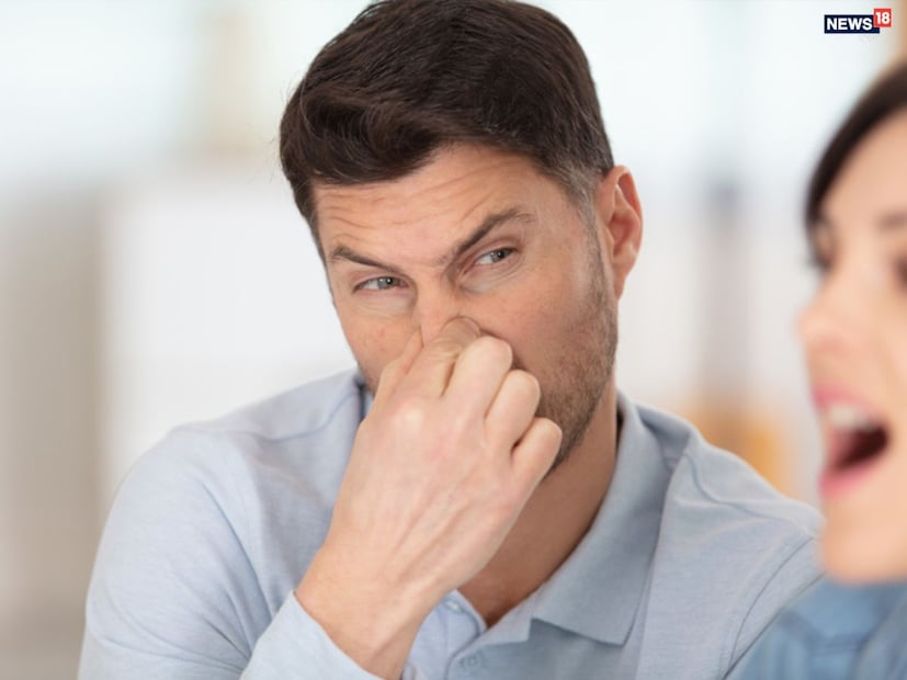 মুখের দুর্গন্ধ দূর করার উপায়: ১- মুখের দুর্গন্ধ দূর করতে, খাবারের পর মৌরি চিবিয়ে নিন। মুখের দুর্গন্ধ দূর করতে প্রতিদিন দুবার দাঁত ব্রাশ করুন। 