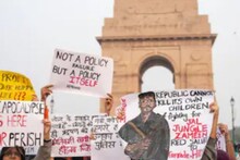 বায়ু দূষণ বিক্ষোভে পুলিশকে লক্ষ‍্য করে লঙ্কার স্প্রে! রাজধানীতে গ্রেফতার ২২ আন্দোলনকারী